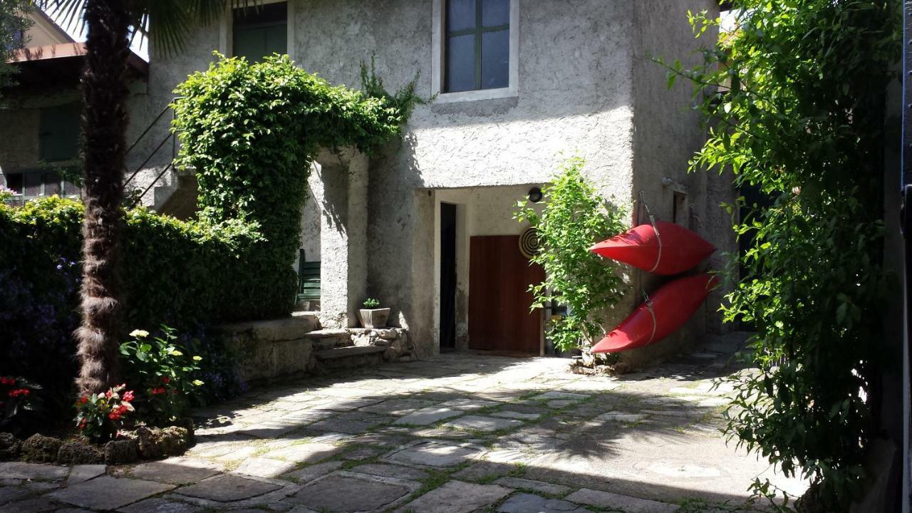 Апартаменты Il Vecchio Cortile Манделло-дель-Ларио Экстерьер фото