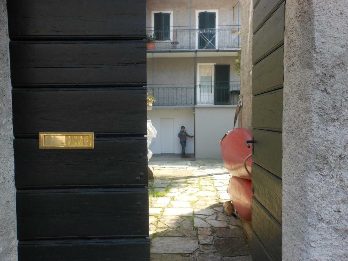 Апартаменты Il Vecchio Cortile Манделло-дель-Ларио Экстерьер фото